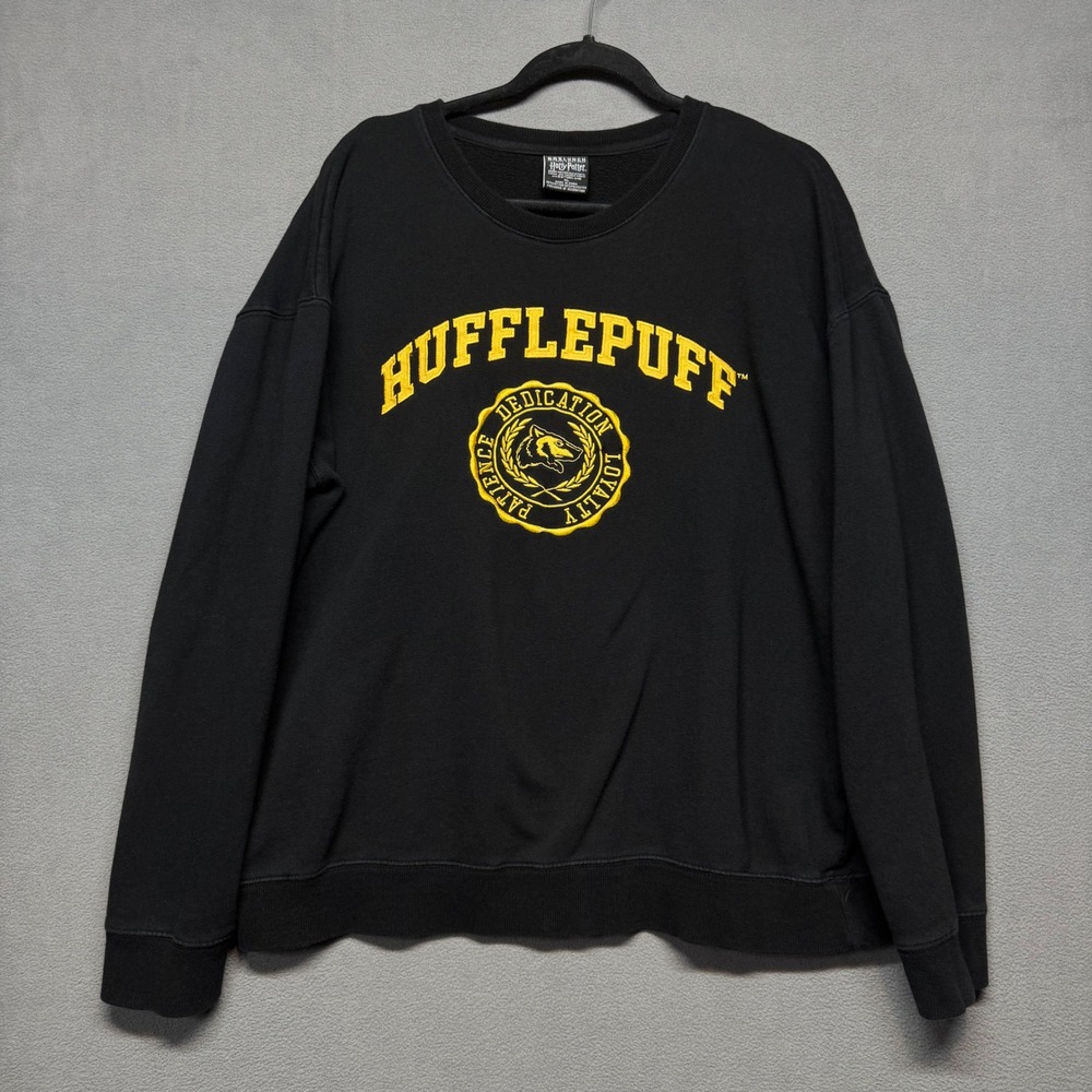BoxLunch Harry Potter Hufflepuff Crest Sweatshirt XL Black Pullover Boxy Fit